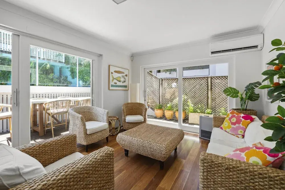 Poolside Stay - Close to Taronga Zoo & Luna Park