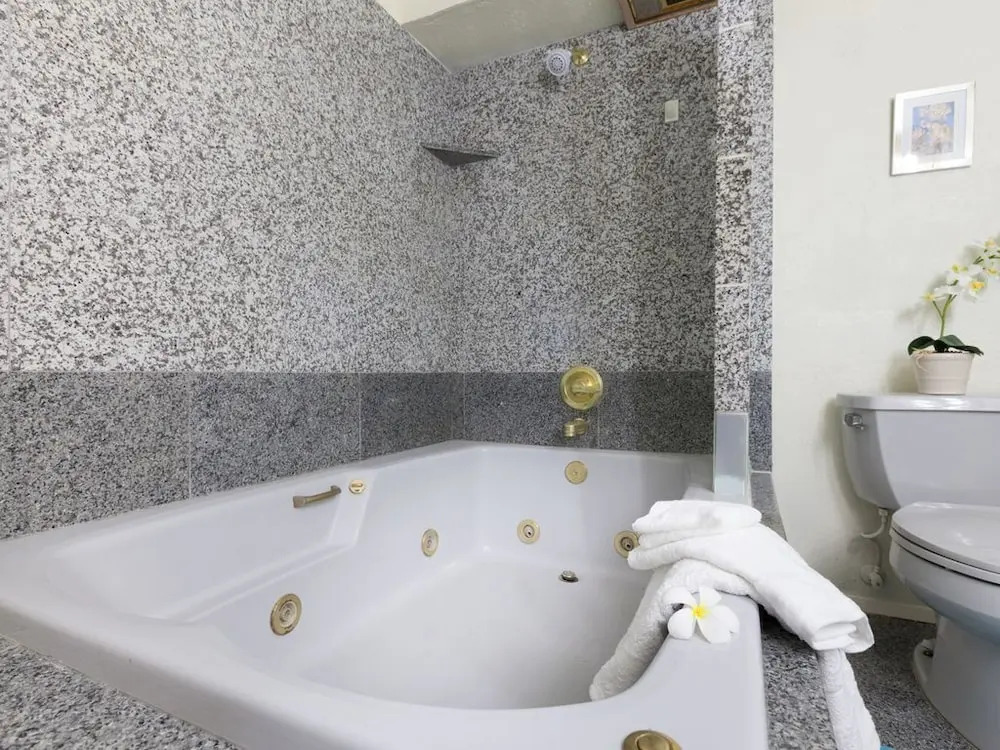 Puako Beach 109 - 3 Br condo by RedAwning