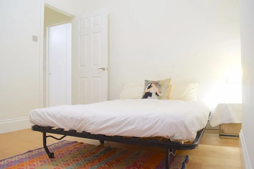 2 Bedroom Victorian Flat in Zone 1 Sleeps 4