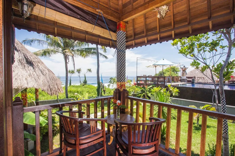 Villa Cahaya - Ocean, sunset and volcano views, an island hideout