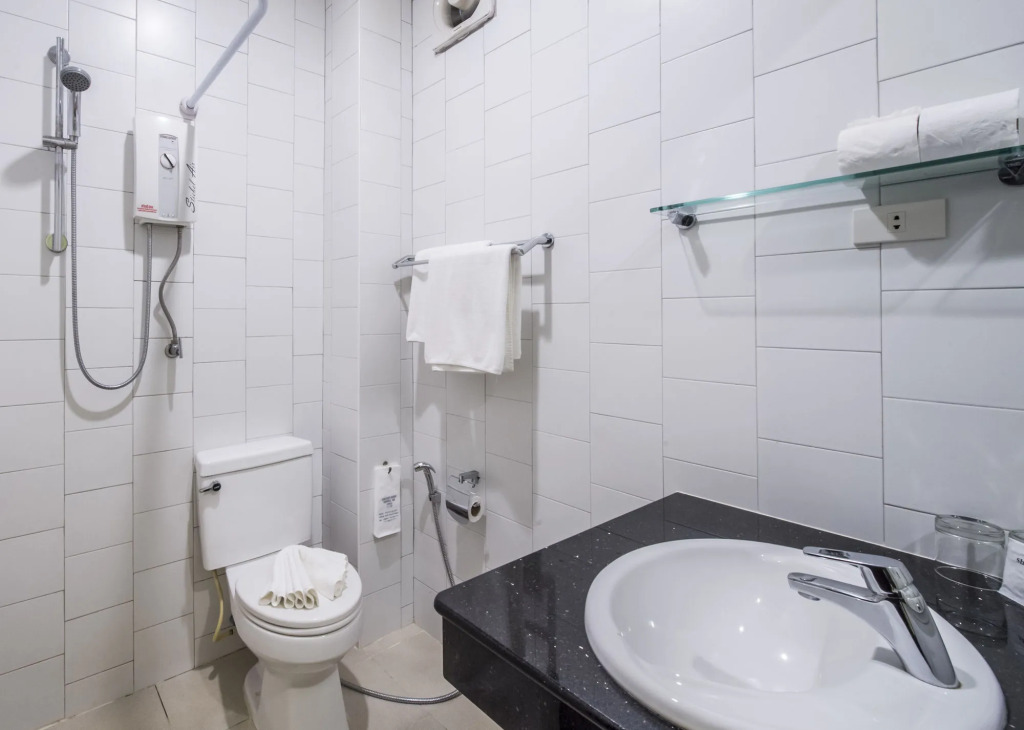 Lokal Phuket "Former K-Hotel" - SHA Extra Plus