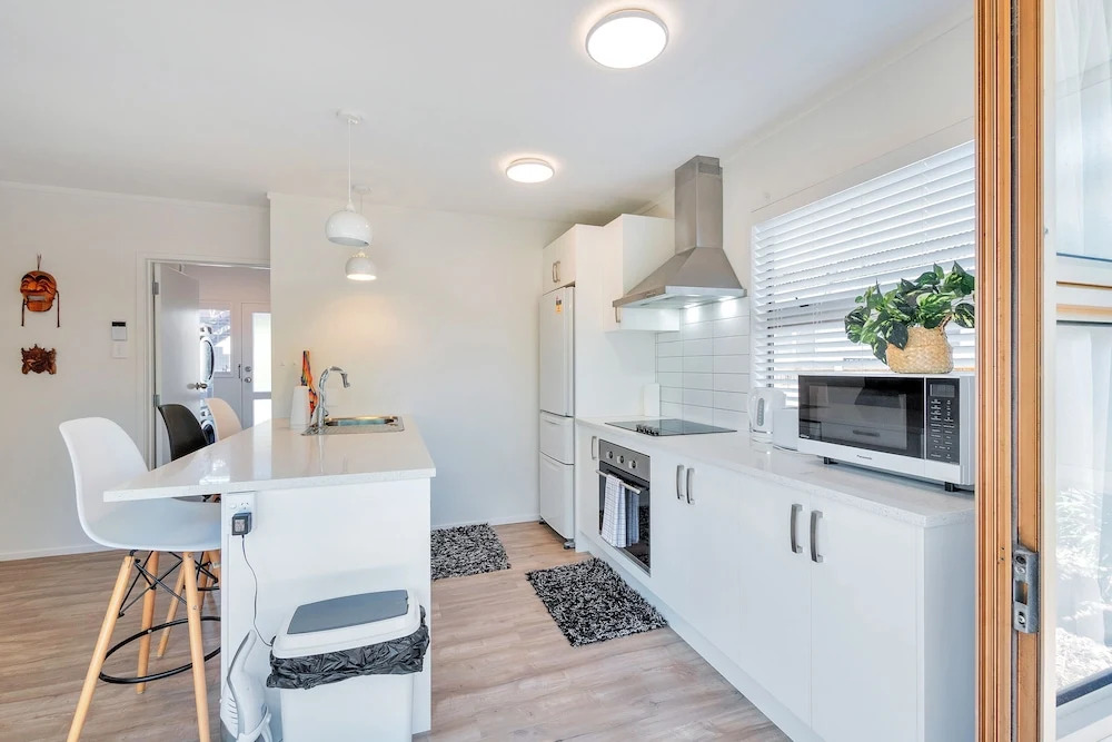 Bright 3 Bedroom near St Lukes Mall 3