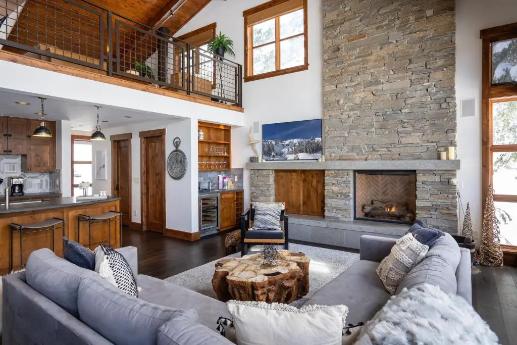 Luxury 4BD True Ski-In/Ski-Out Mid-Mountain Residence - Trailside Northstar