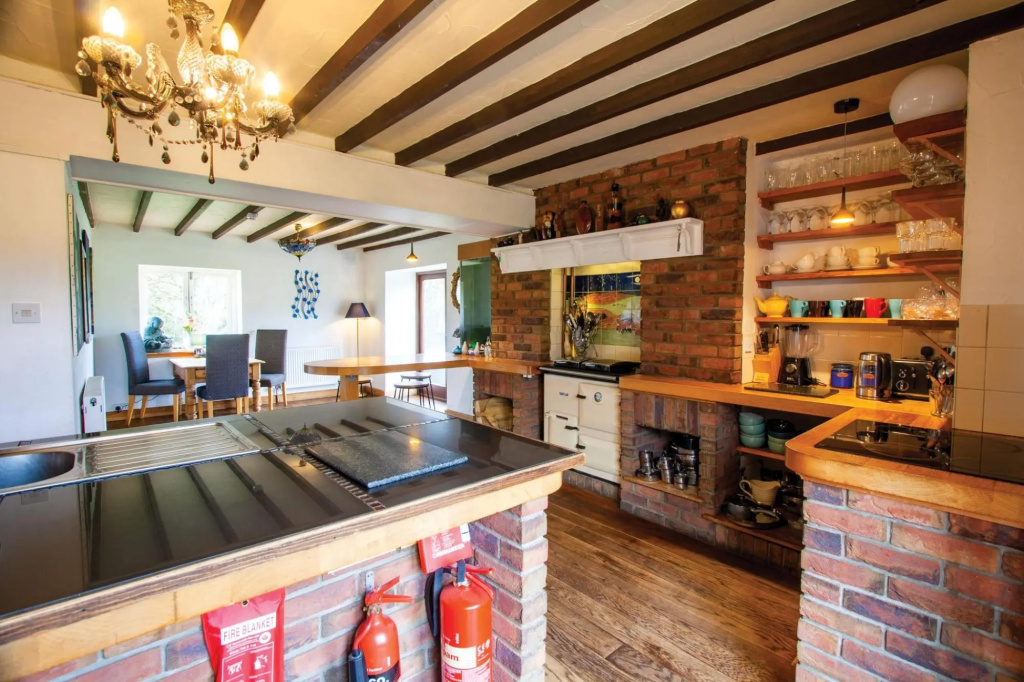 The Lake House Retreat - 7 Bedroom Holiday Home - Sleeps 20 - Southgate