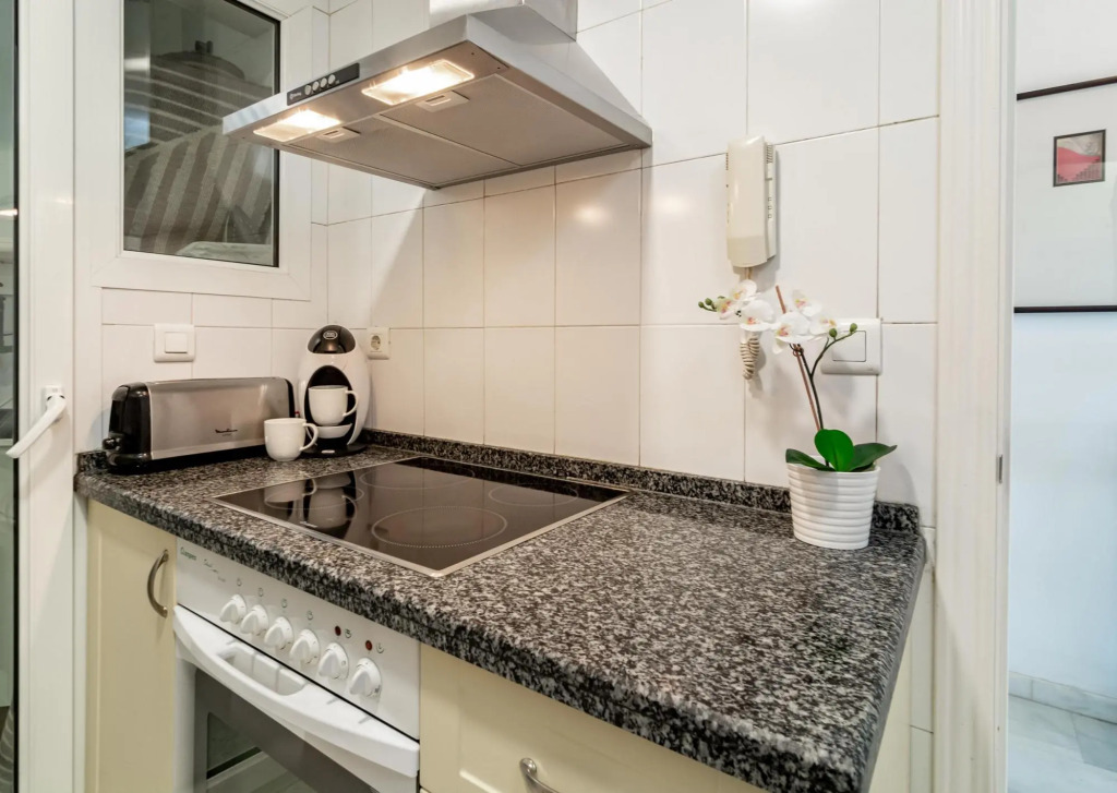PR45- Beach front apartment Puerto Banus