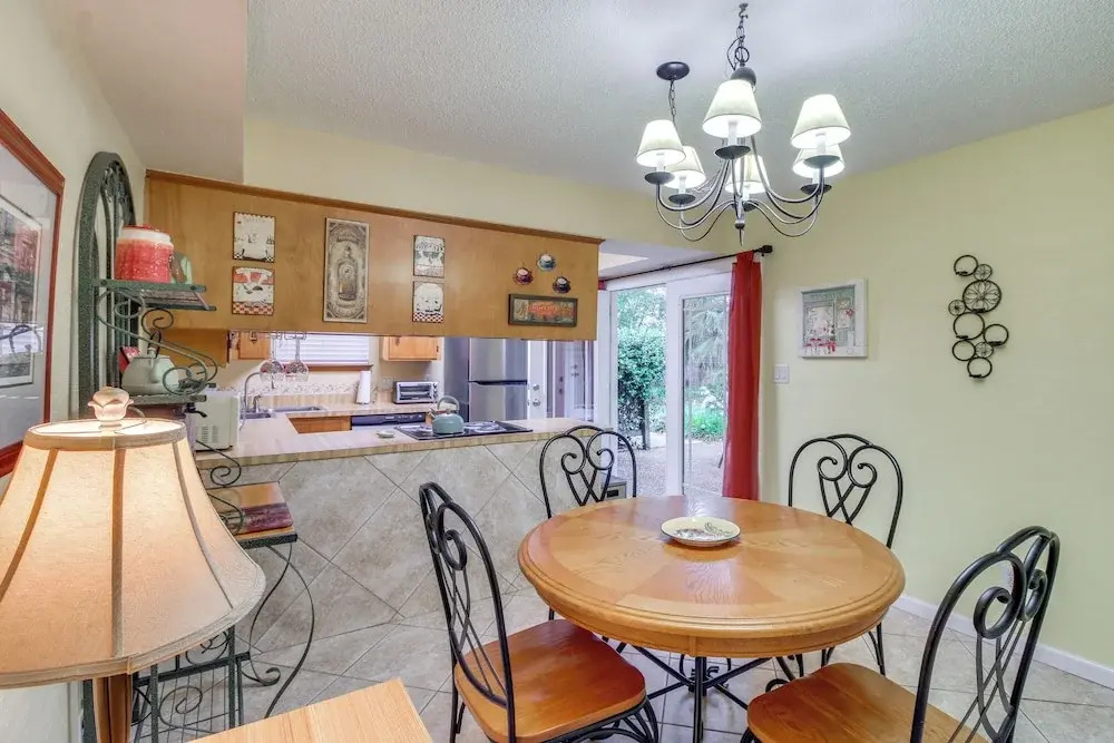 5 Mi to Pensacola Beach: Townhome w/ Yard