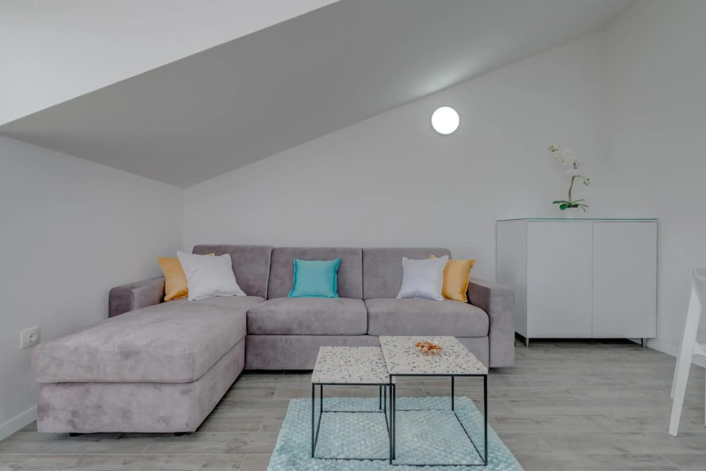 Spacious Modern Apartment Miljak - 1min to the beach