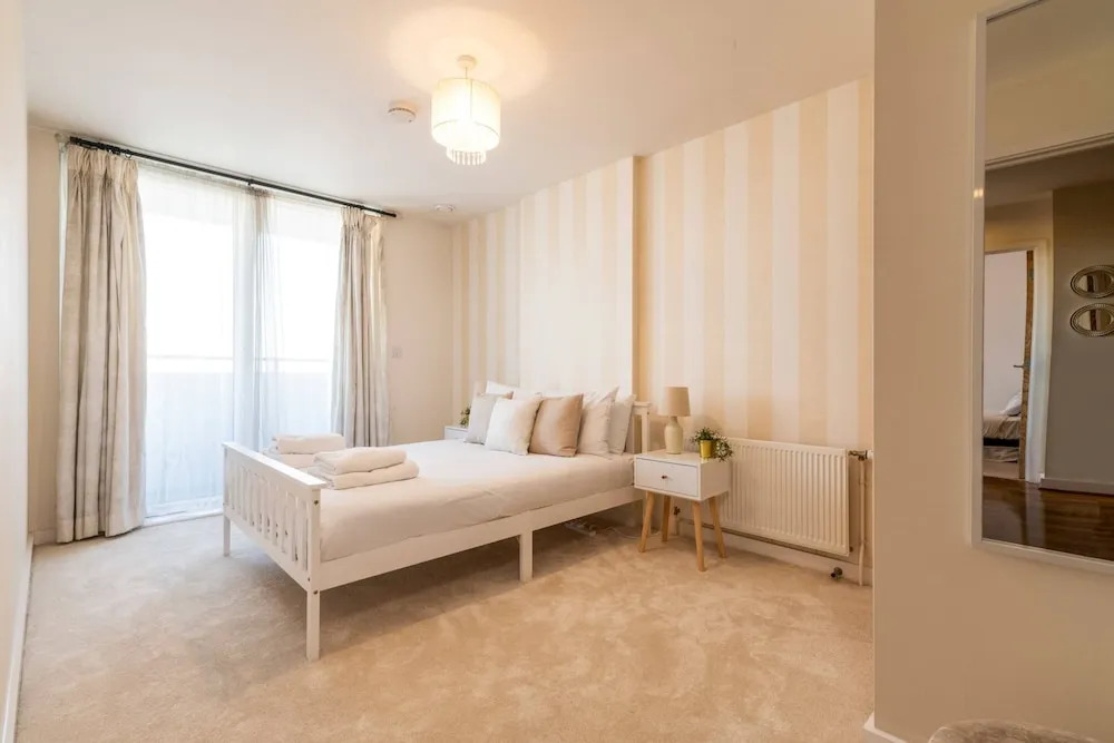 Modern Comfort: Stratford 3BR Duplex