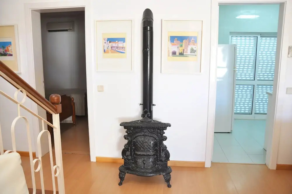 Stylish and well-equipped, private pool, close to amenities, free AC and Wifi