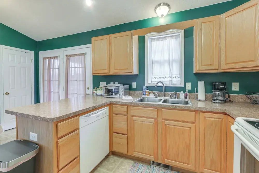 Charming Shenandoah Retreat w/ Deck & Grill!