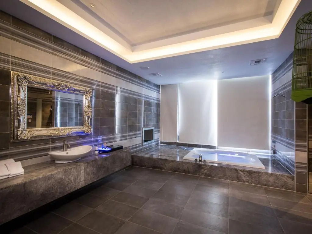U-Her Hotel