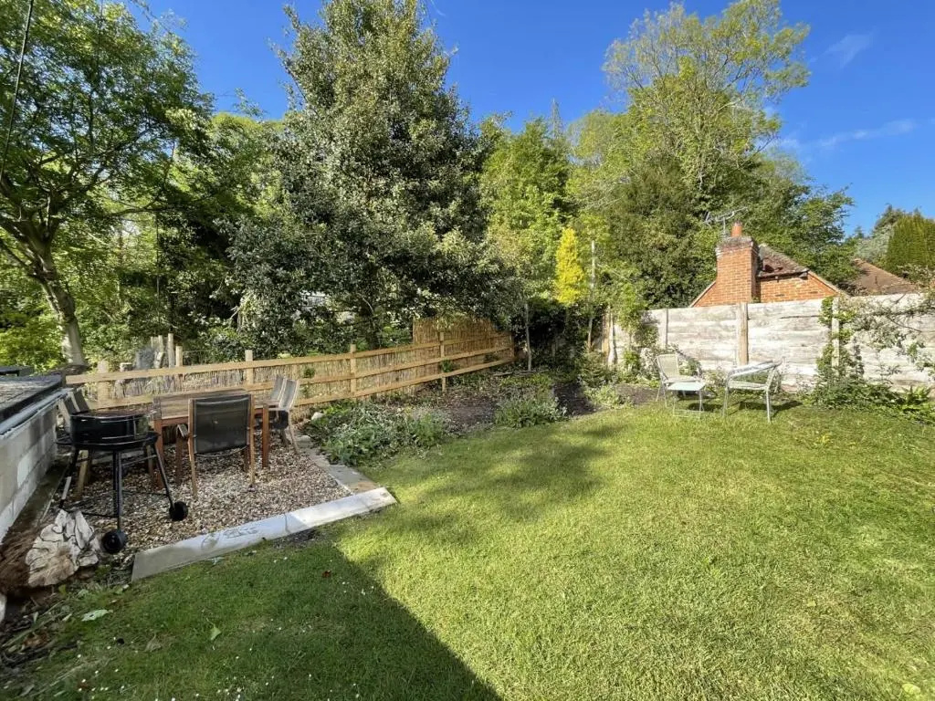 Bere Cottrage -Beamed 400 year old cottage, giving you a taste of the Garden of England