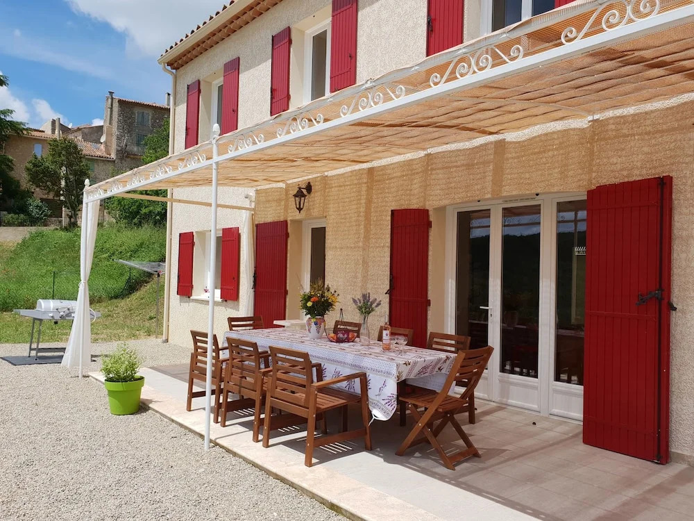 Pleasing Villa in Artignosc-sur-verdon With Swimming Pool
