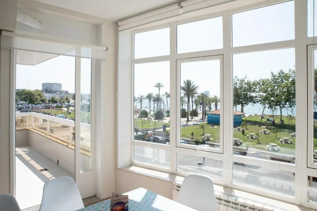 Apartment on the First Line of Samil Beach and With Frontal Views of the sea