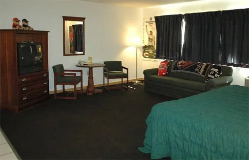 Zellars Village Inn