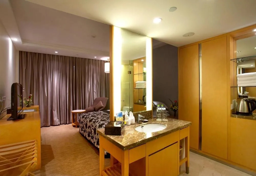 Ningbo Holiyacht Crystal Hotel