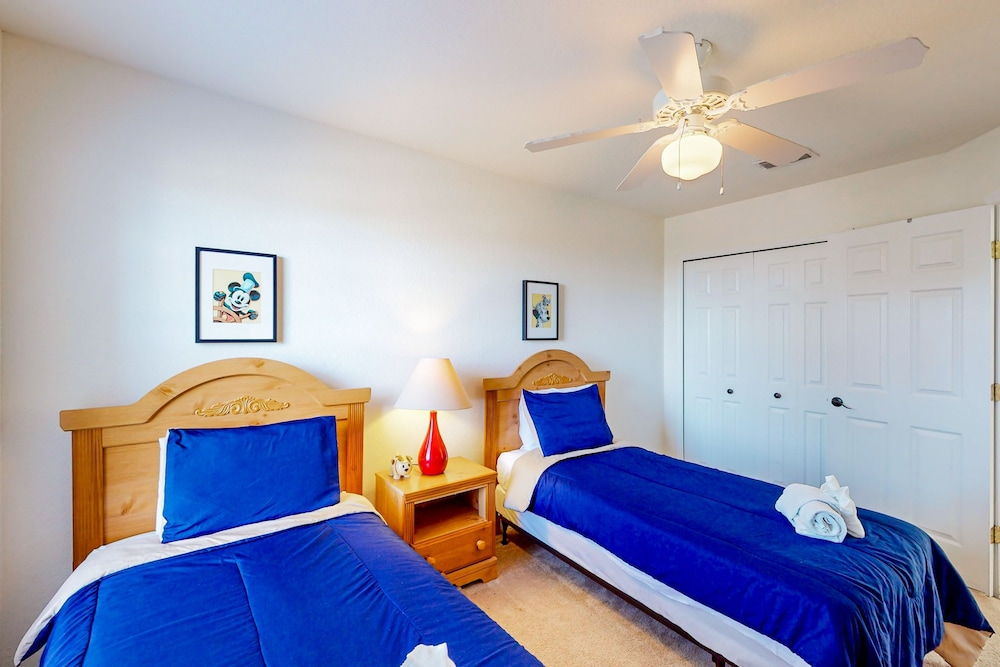 Spacious Home in a Great Neighborhood With Enclosed Pool & AC - Dog-friendly