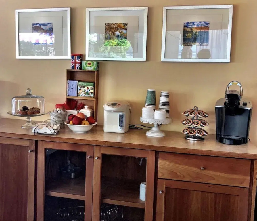 Piazza's Pine Cone Inn