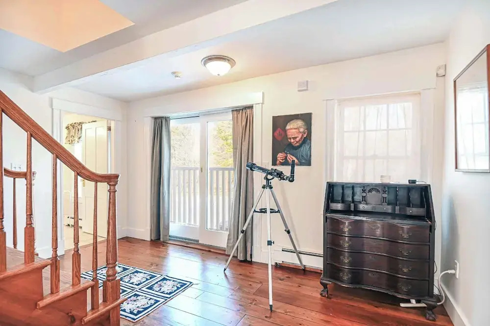 4 BDR w/ Private Hot Tub, Backyard and Deck!