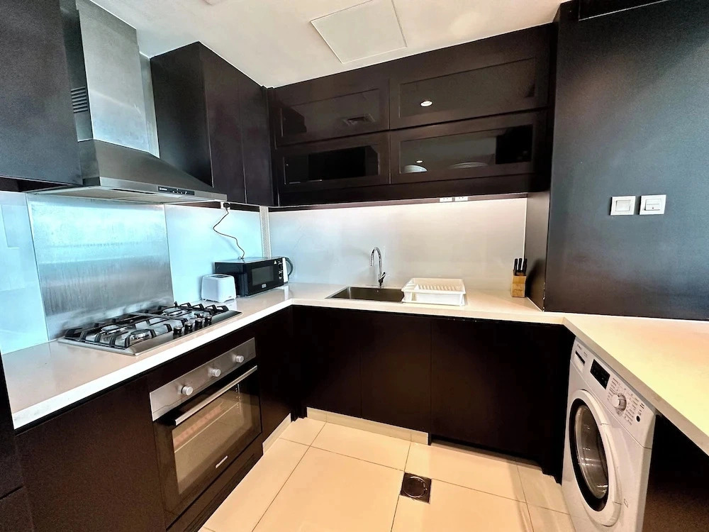 Lux BnB Upper Crest Tower I Skyline Views