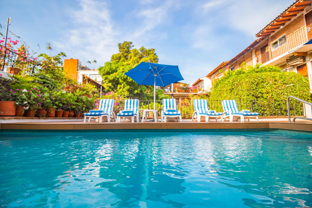 Hotel Posada De Roger - Near Los Muertos Beach