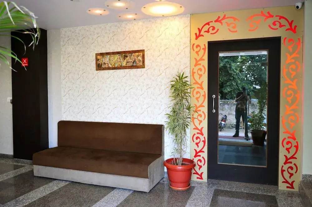 OYO 6697 Hotel Green Lemon