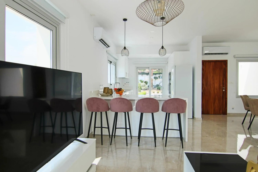Phaedrus Living: Luxury Villa Ellison
