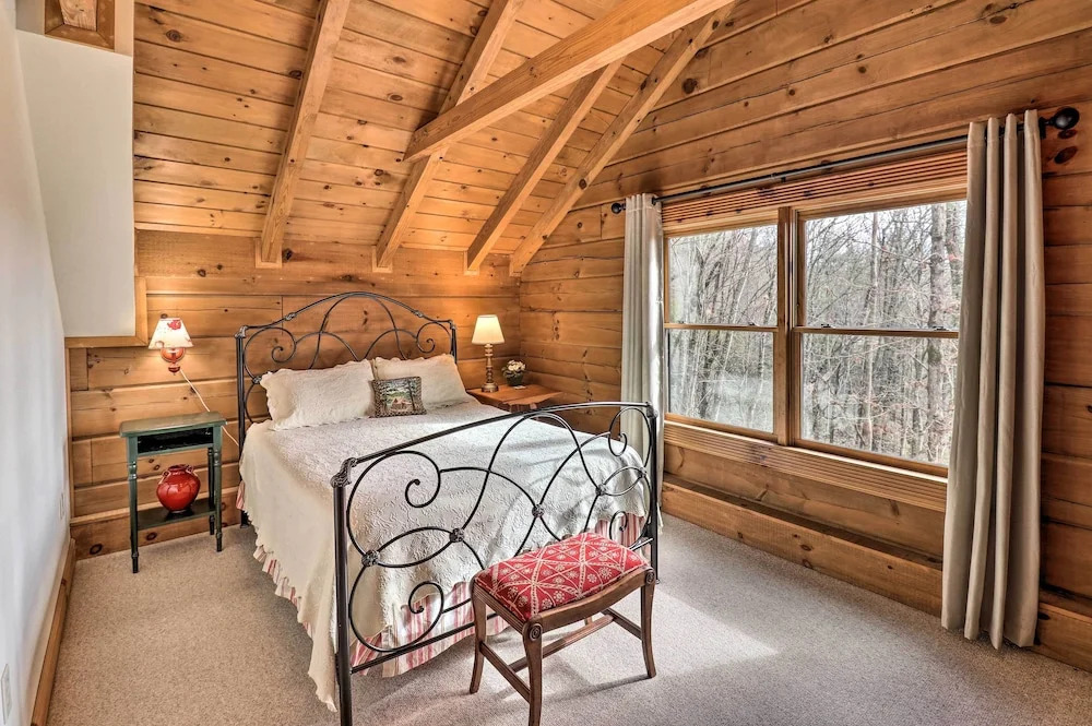 Private Sapphire Valley Resort Cabin w/ Mtn Views!