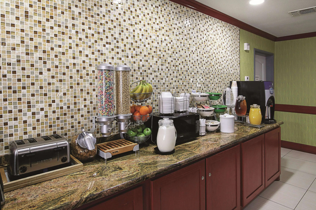 La Quinta Inn & Suites by Wyndham South Dallas - Hutchins