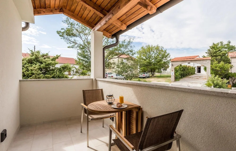 Stunning Home in Lopar with Outdoor Swimming Pool, Hot Tub & 4 Bedrooms