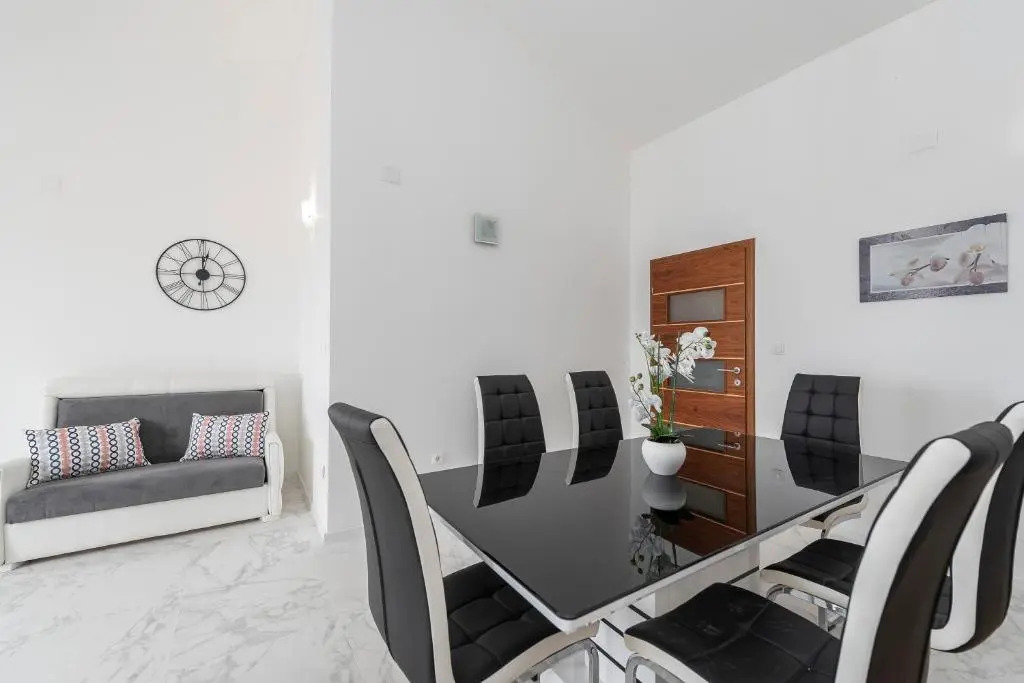 Beautiful penthouse for 8 close to city center