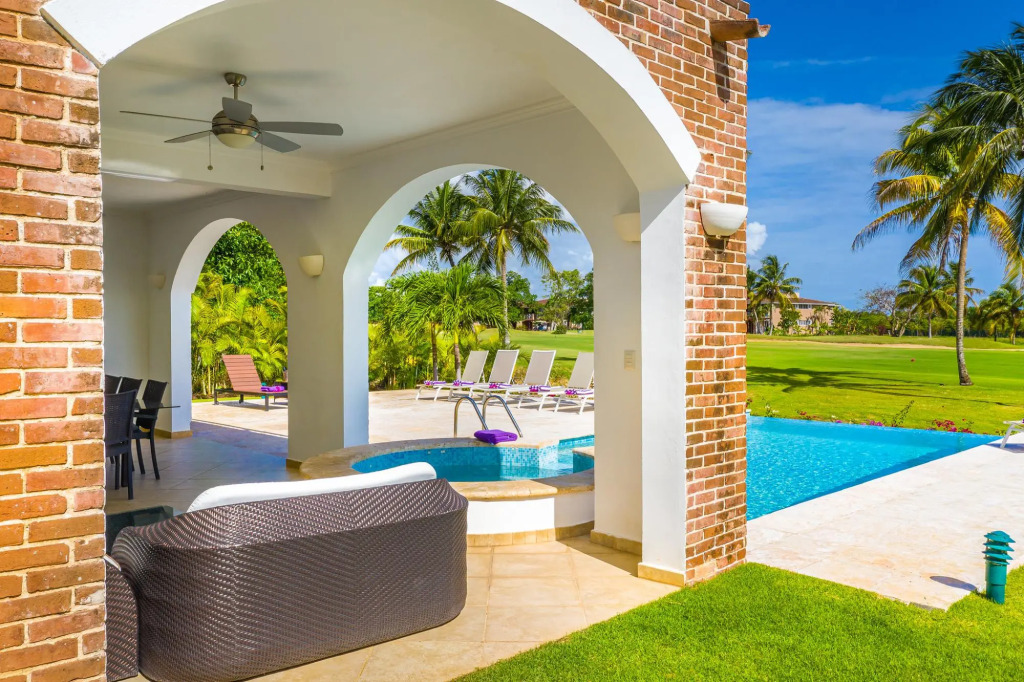 Beautiful 5-BDR 2 levels villa for rent