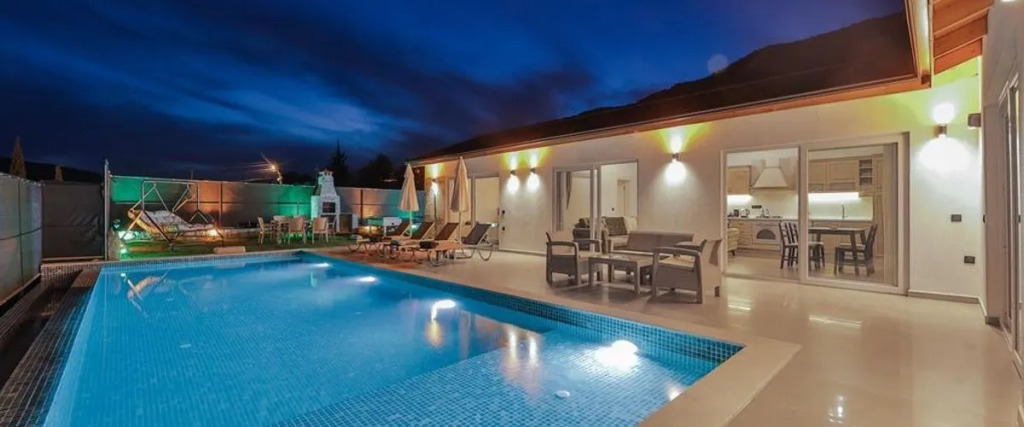 Villa Tawny