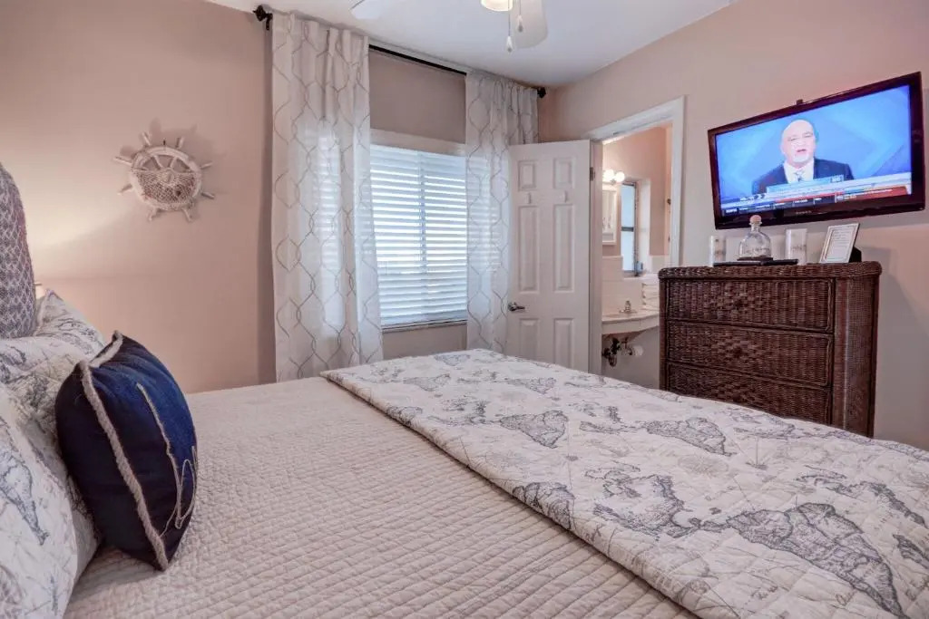 Five Palms Suite 201 - Daily - Weekly - Monthly