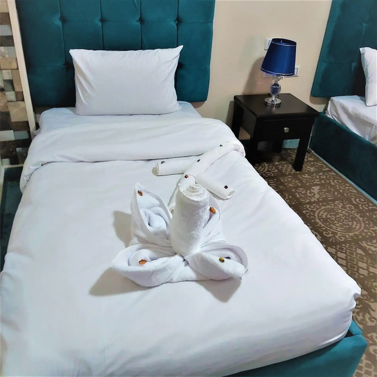 Golden Pyramids Inn