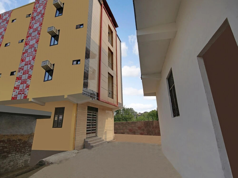 OYO Flagship 39564 Shiv Hotel