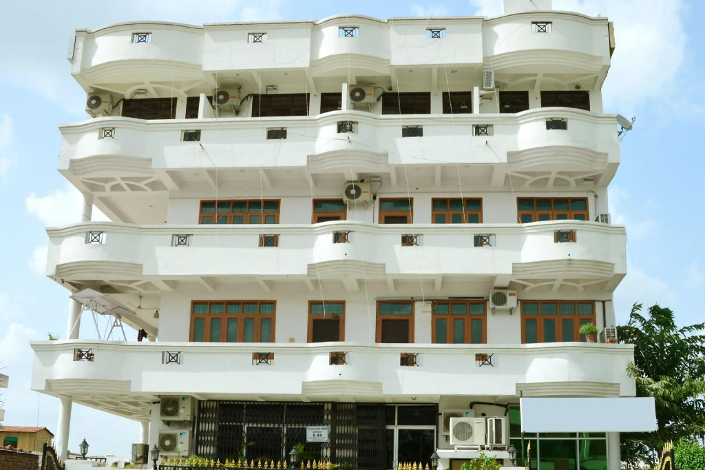 OYO 6105 Raj Regency