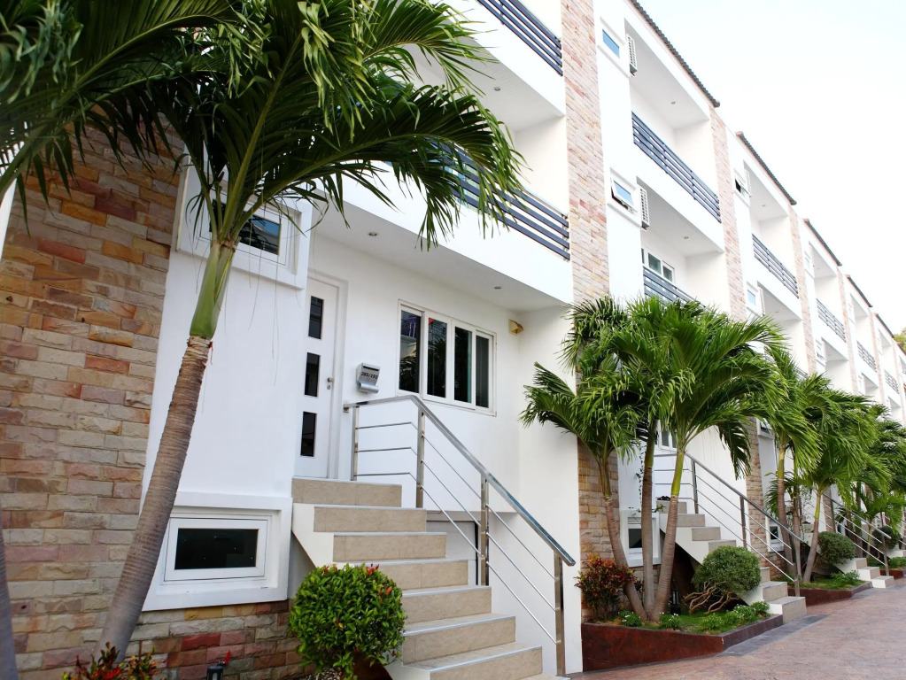 Hidden Palm Pool Villas