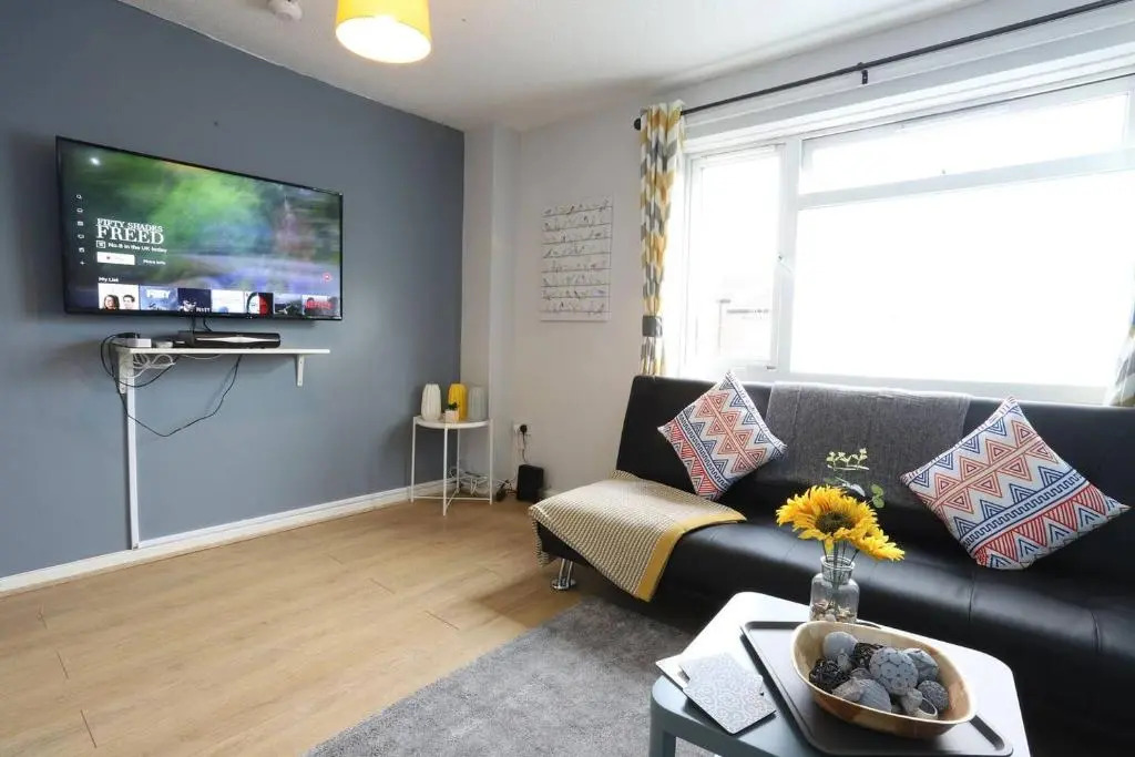 Family and Contractors HS2 NEC Airport 3beds Homebase