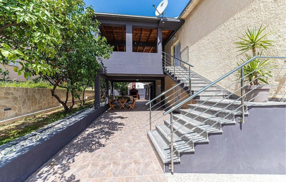 Nice Home in Okrug Gornji With 5 Bedrooms, Wifi and Outdoor Swimming Pool