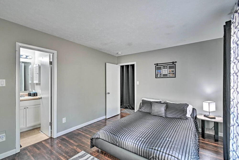 Updated Fayetville Townhome-away-from-home w/ Yard