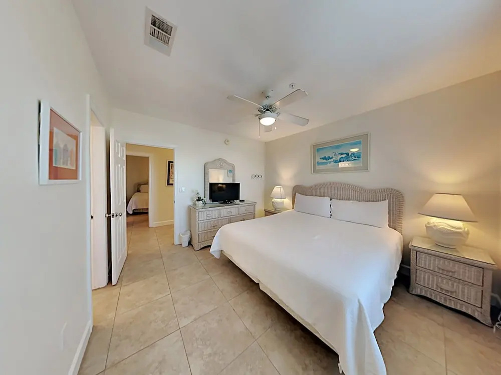 Pavilion Palms 104C by Newman-Dailey
