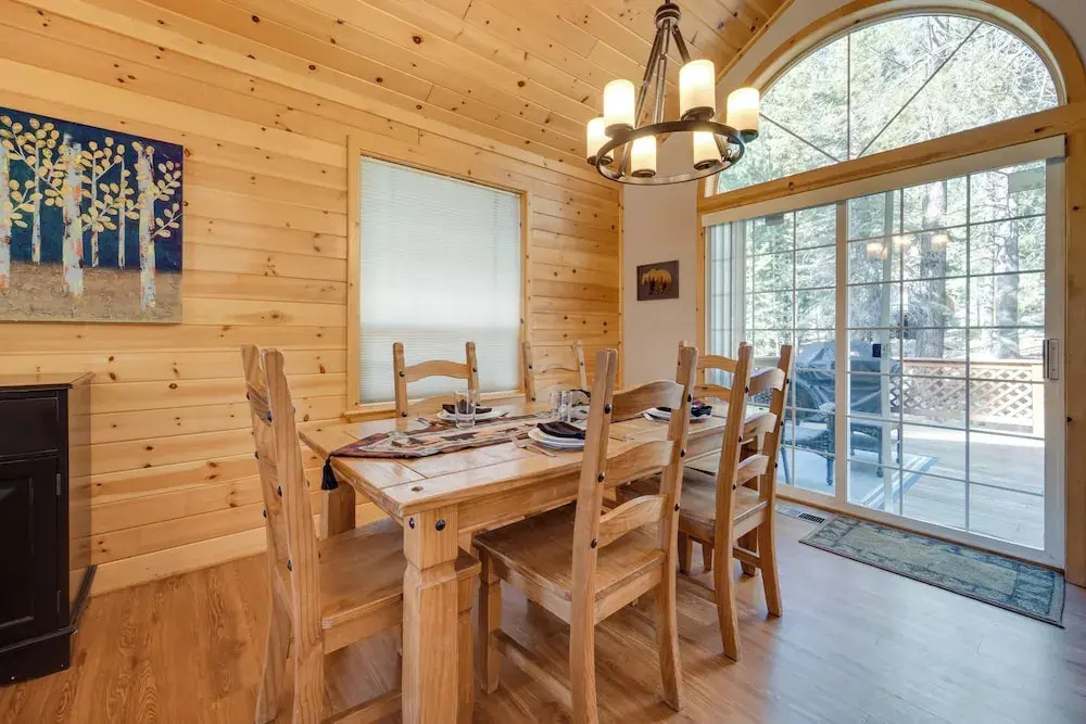 4 Mi to Downhill Ski Resort! Spacious Family Haven