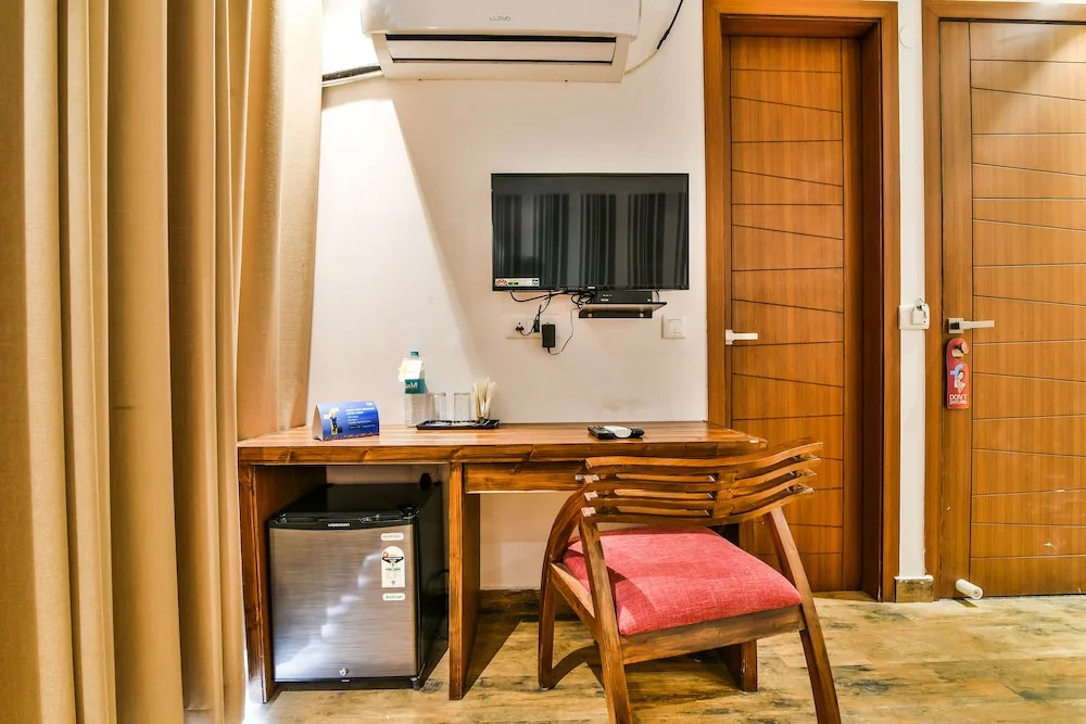 FabHotel Comfort Dome Sector 45