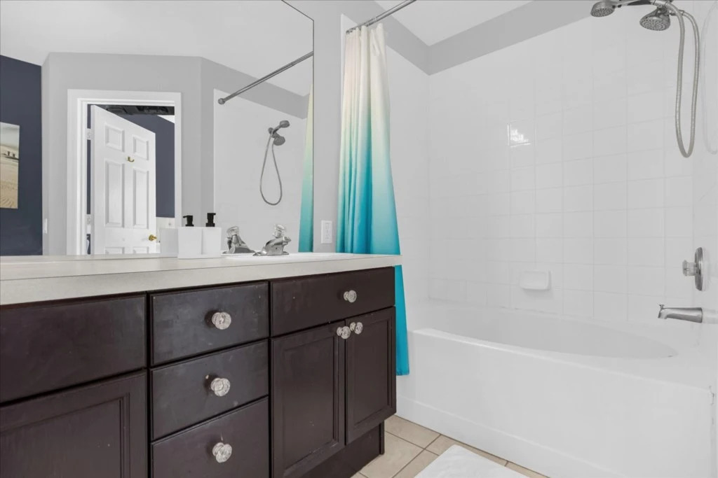 3 Bedrooms 3 Bathrooms Windsor Palms 2340 Sp