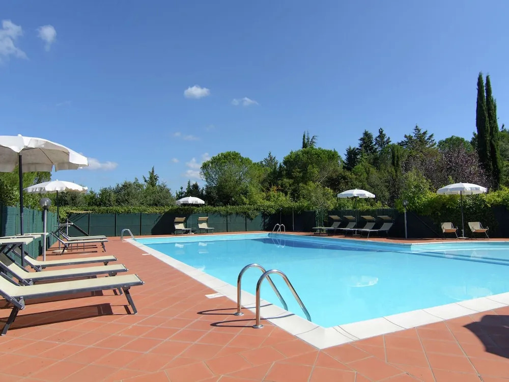 Spacious Farmhouse With Pool