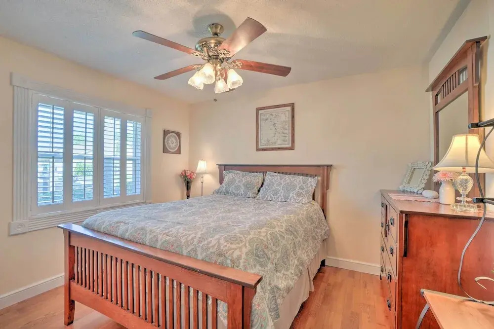 Tampa Home w/ Private Backyard ~ 15 Mi to Downtown