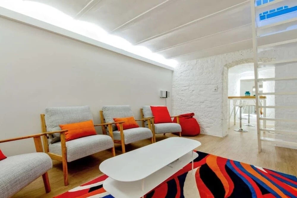 Cozy Flat in the 13th District for 6 People
