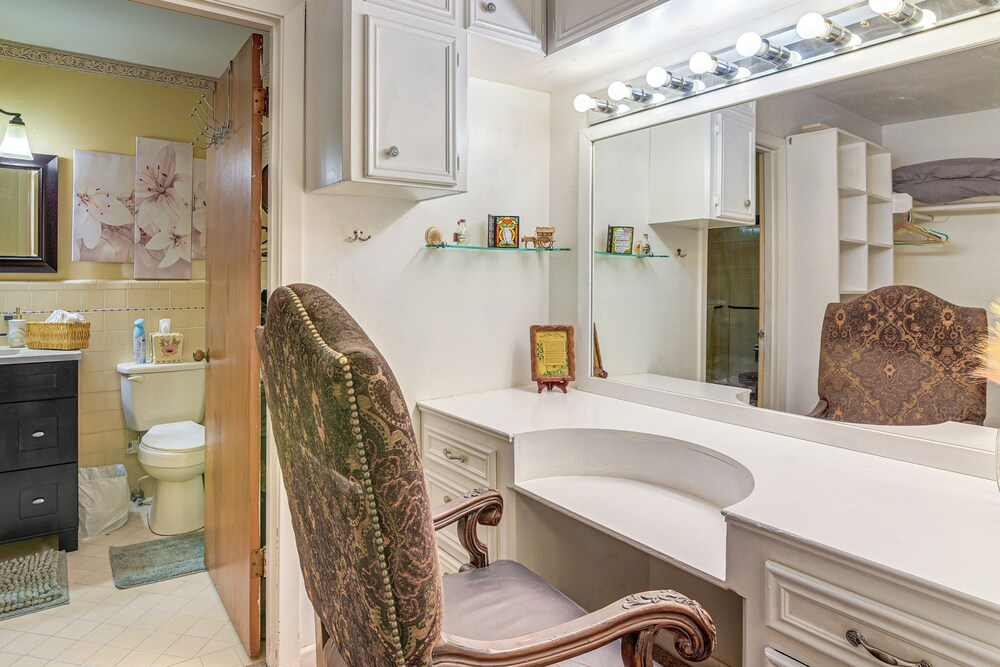 Shop, Dine & Explore: Home 3 Mi to NRG Stadium