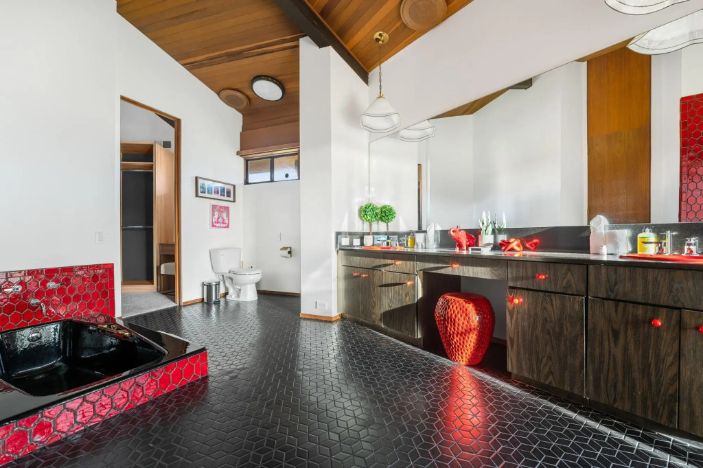 Via Vallarta - An Architecturally Significant California Modern Home